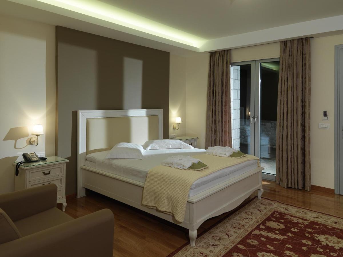 Hondos Classic Hotel & Spa Nestani Ngoại thất bức ảnh